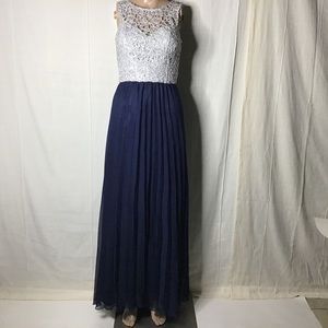 B. Darlin Maxi Dress. Size 1/2